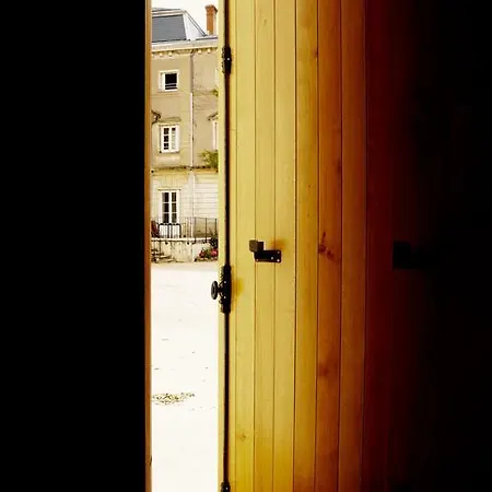 Chateau Bellevue-Domaines Loron Bed & Breakfast